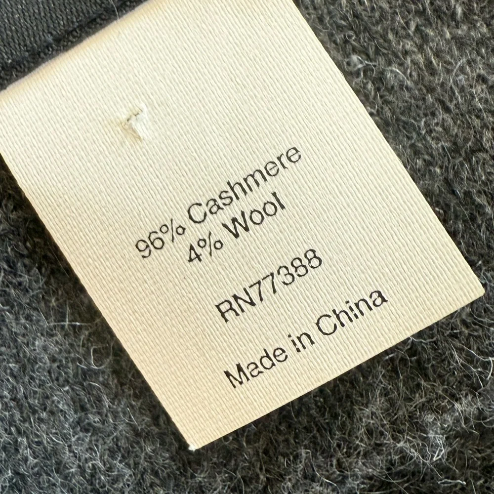 J CREW men’s gray cashmere sweater excellent condition, 96% cashmere 4% wall